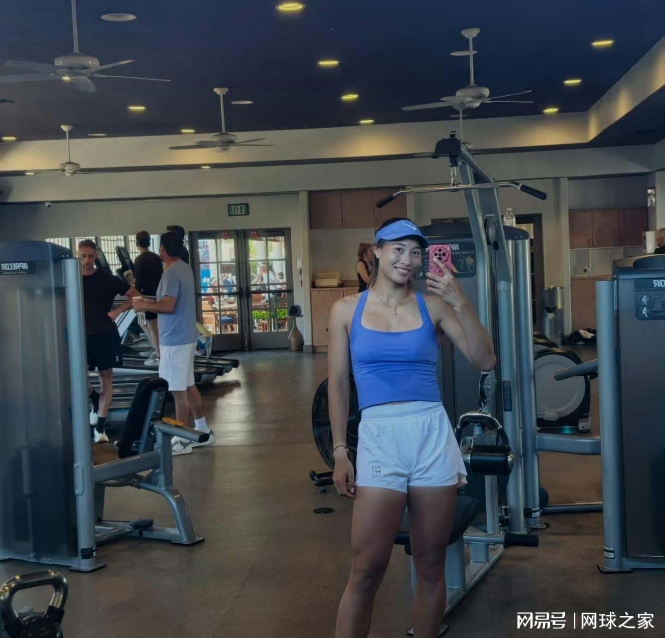 K1体育-郑钦文晒照新教练技改，外媒称其剑指法网阳光双赛成绩是合作关键